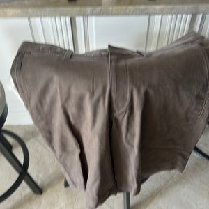 Tommy Bahama flat front medium brown cargo shorts size 36 excellent condition